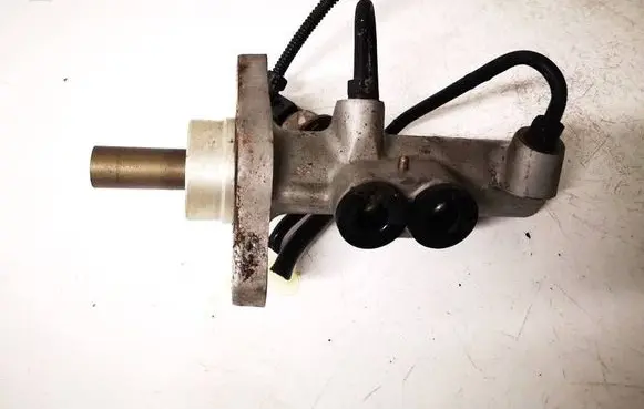 Volkswagen Touareg I Master brake cylinder