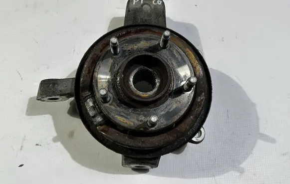 Rear wheel hub spindle/knuckle