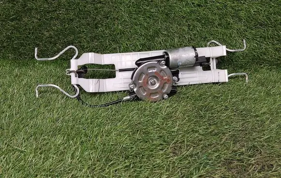 Nissan Pathfinder R52 Seat adjustment motor 5039712A