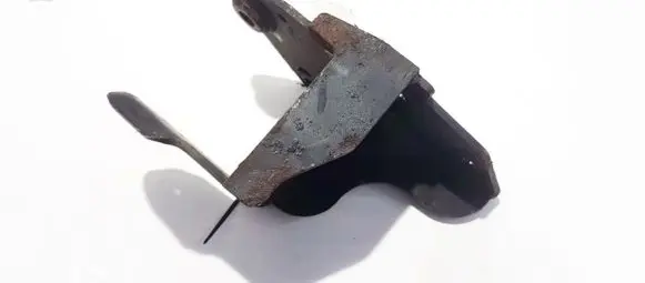 Engine mounting bracket