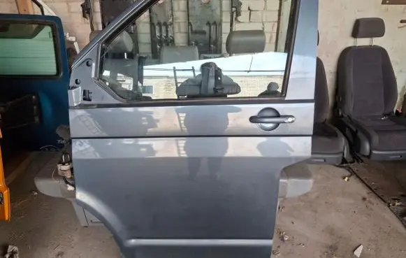 Volkswagen Multivan T5 Front door