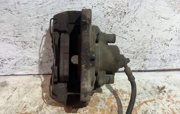 Volkswagen PASSAT B6 Front brake caliper
