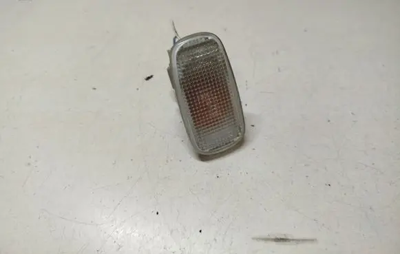 Toyota Land Cruiser (J120) Front fender indicator light E130294
