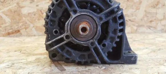 Volvo XC90 Generator/alternator 8676498 0124525029