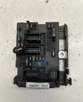 Peugeot 307 Fuse module 9644038680