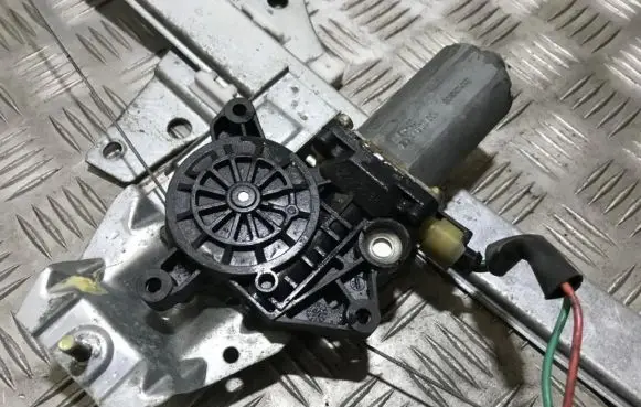 Toyota Avensis T220 Front door window regulator motor 100208xxx 100208-xxx