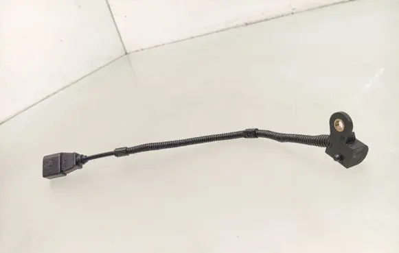 Volkswagen Golf VI Camshaft position sensor 03L907601