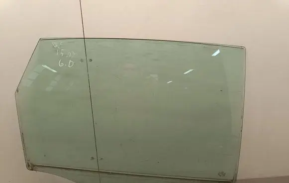 Rear door window glass