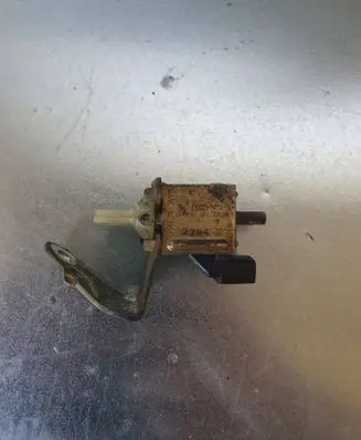 Audi A4 S4 B5 8D Turbo solenoid valve 437906283A 2794