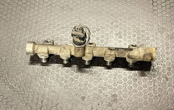 Opel Vivaro Fuel main line pipe 0445214258 175215697R H8200912225
