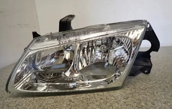 Nissan Almera N16 Headlight/headlamp