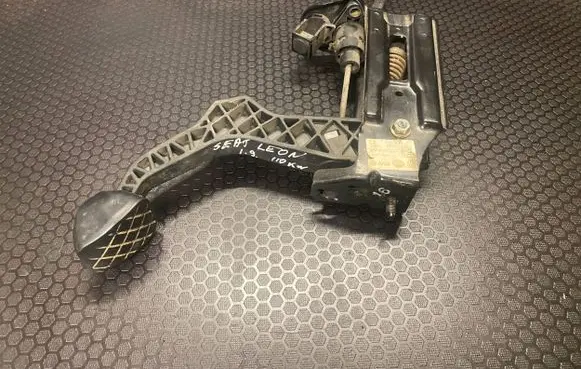 Seat Leon (1M) Clutch pedal 1J1721321C