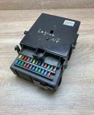 Renault Laguna II Fuse module 8200213234 21669695