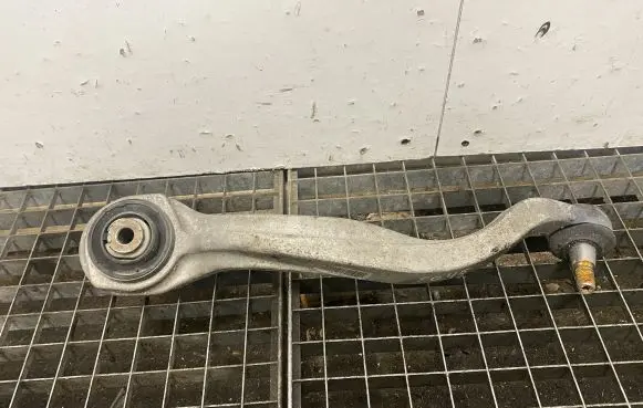 Mercedes-Benz CLS C218 X218 Front lower control arm/wishbone A2181113616 A218111361601L