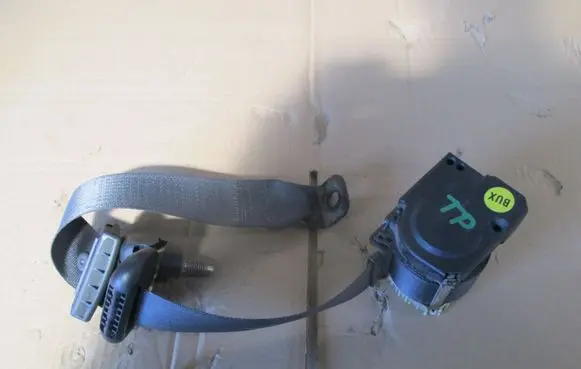 Jeep Cherokee Rear seatbelt