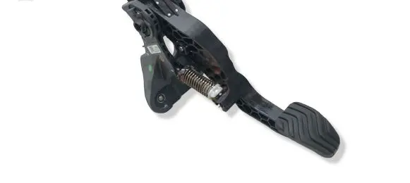 Renault Clio V Clutch pedal 04112019
