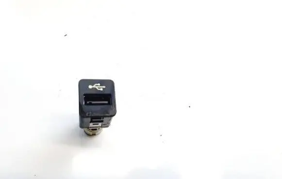 BMW 5 GT F07 USB socket connector 916719601 6131916719601