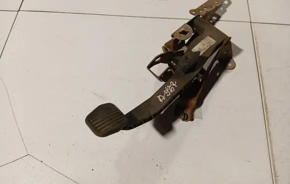 Volvo V50 Clutch pedal 