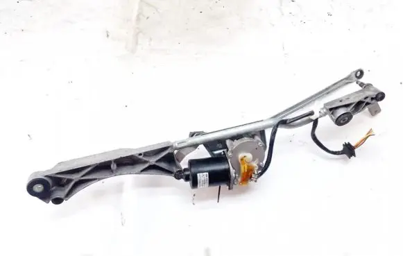 Mercedes-Benz CLC CL203 Front wiper linkage and motor a2038240405