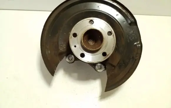 Rear wheel hub