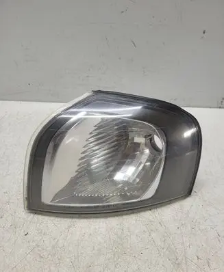 Volvo S80 Front indicator light 88204388