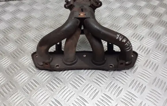 Toyota Corolla E110 Exhaust manifold