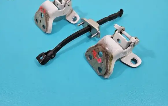 Isuzu D-Max Rear door hinge set IMPRK1362618