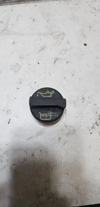 Ford Mondeo Mk III Oil filler cap 1S406766AA B468X