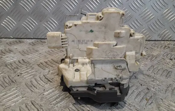 Audi A4 S4 B7 8E 8H Front door lock 8E2837015AA