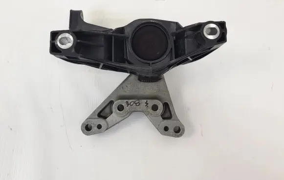 Peugeot 308 Engine mount bracket