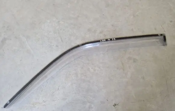 Mitsubishi L200 Front door wind deflector 