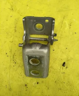 Peugeot 3008 II Rear door upper hinge 