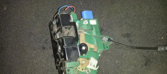 Seat Ibiza III (6L) Front door lock d3b2837016r 26r