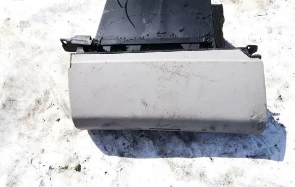 Mercedes-Benz B W245 Glove box
