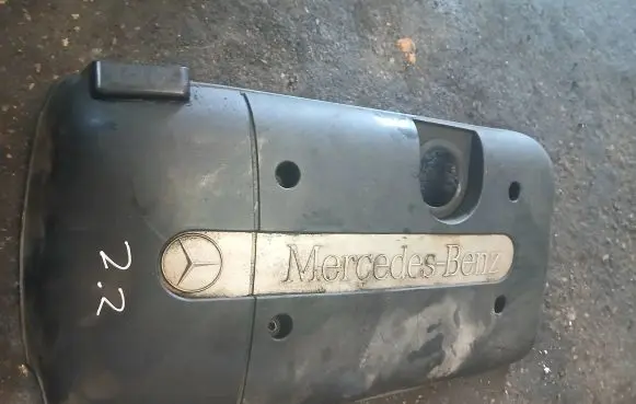 Mercedes-Benz C W203 Engine cover (trim) A6110101067