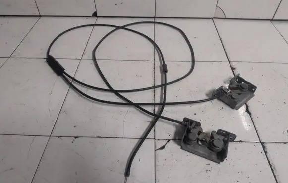 BMW 5 E60 E61 Engine bonnet/hood lock release cable 7184451
