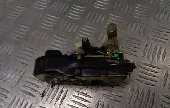 Chrysler PT Cruiser Front door lock