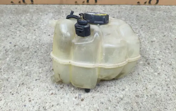Volvo XC90 Coolant expansion tank/reservoir 31338291 D2L4A