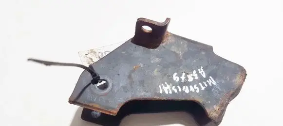 Mitsubishi Lancer Engine mounting bracket 496