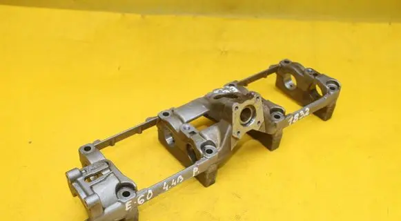 BMW 5 E60 E61 Camshaft holder 7506172