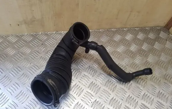 Mercedes-Benz Sprinter W901 W902 W903 W904 Turbo air intake inlet pipe/hose A9015283382