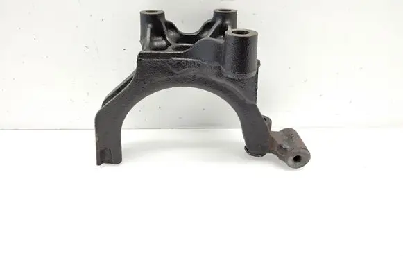 Engine mounting bracket
