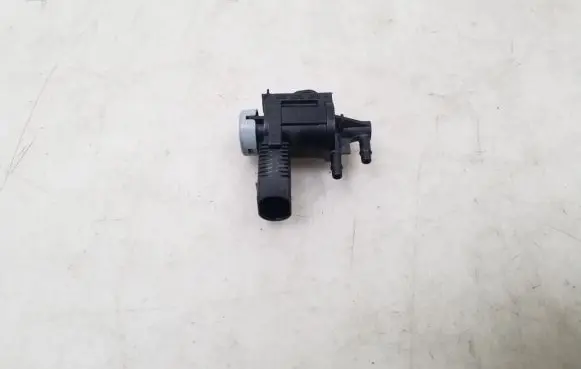 Audi A4 S4 B8 8K Turbo solenoid valve 1K0906283A
