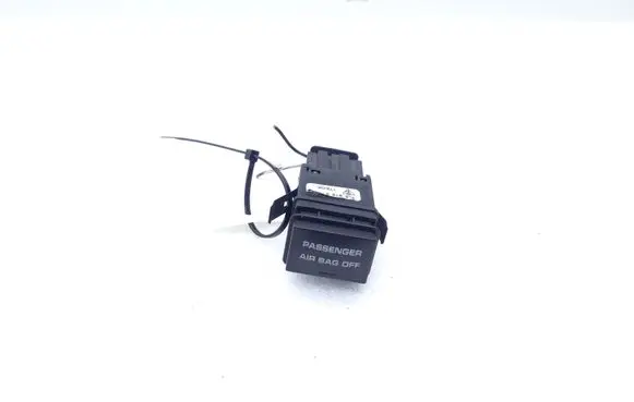 Passenger airbag on/off switch