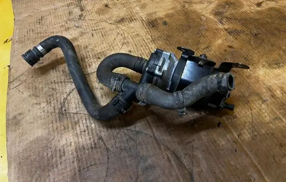 Mercedes-Benz GLS X166 Water pump 0392022010 A1665011420
