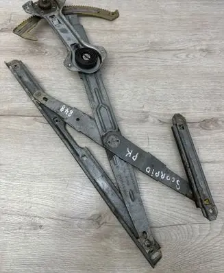 Front door manual window regulator