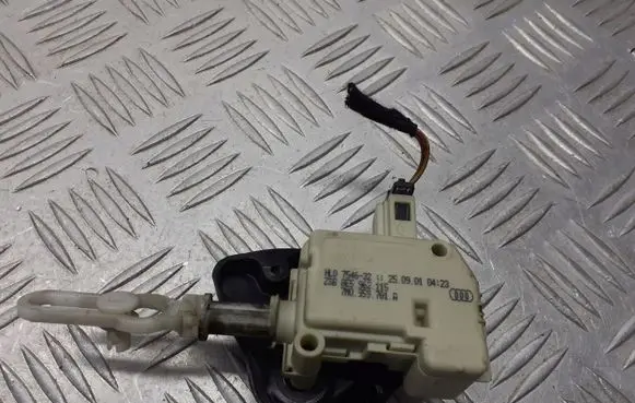 Audi A4 S4 B6 8E 8H Tailgate boot lock/latch motor 8E5962115