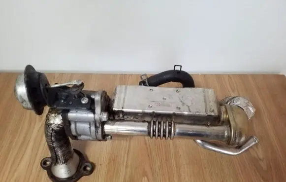 Mazda CX-7 EGR valve cooler R2AX20304 17H9A000002