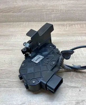 Volvo V70 Front door lock 31253278 A048317