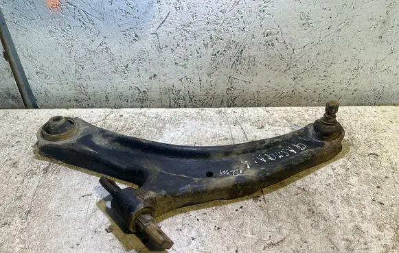 Nissan Qashqai+2 Front lower control arm/wishbone